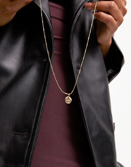 Charm with the word &ldquo;love&rdquo;, Golden, large
